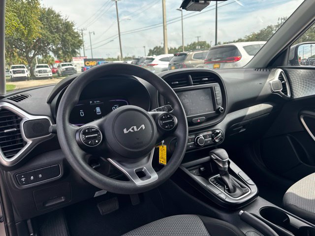 Used 2025 Kia Soul LX w/ LX Technology Package FWD image 23