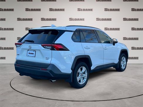 Used 2021 Toyota RAV4 XLE image 5