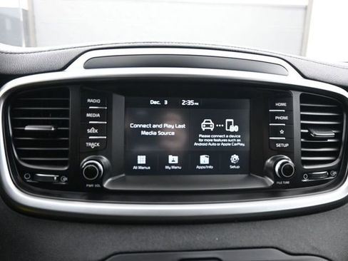 Used 2020 Kia Sorento LX image 17