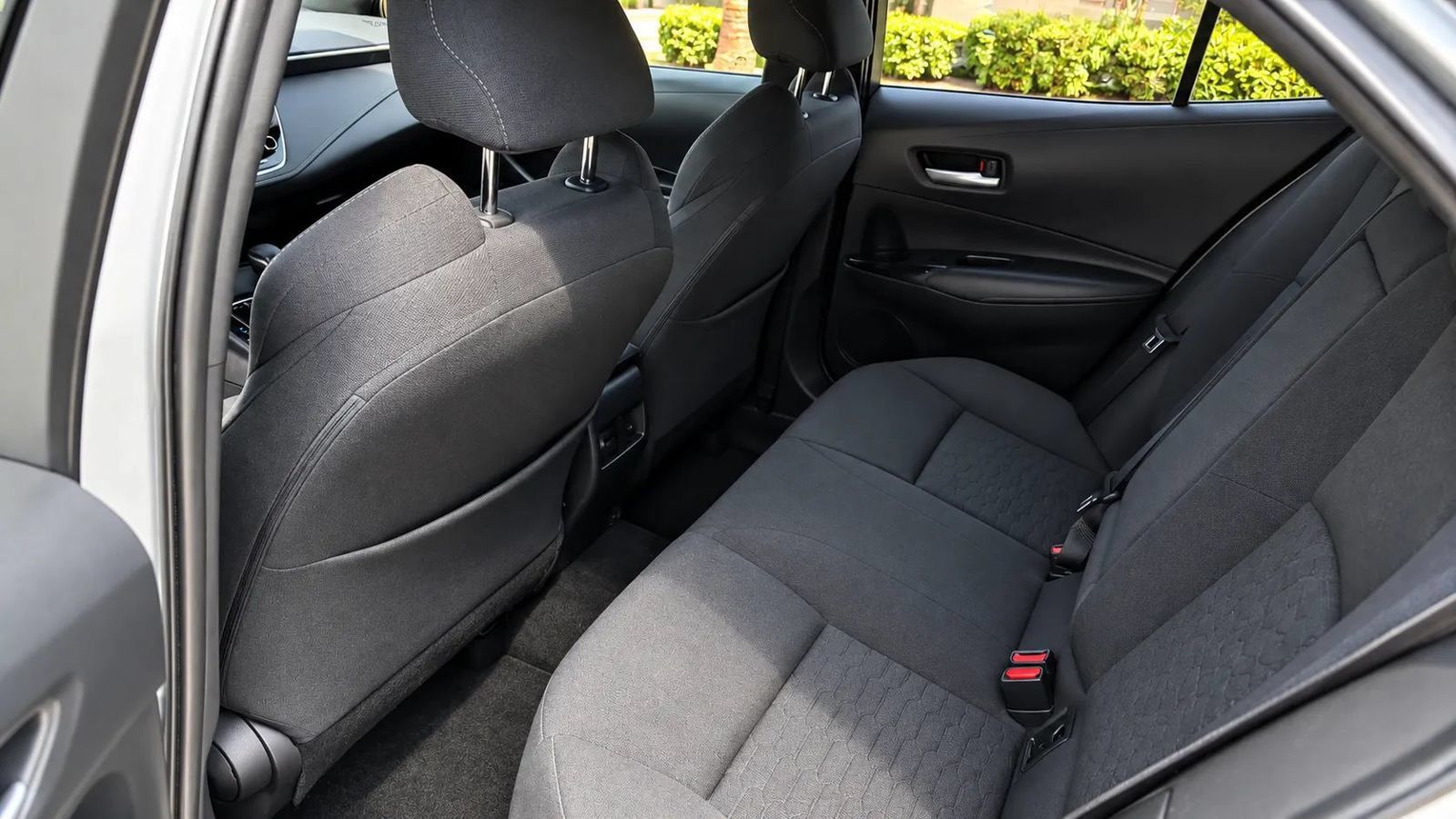 Used 2021 Toyota Corolla SE w/ Carpet Mat Package (TMS) FWD image 19