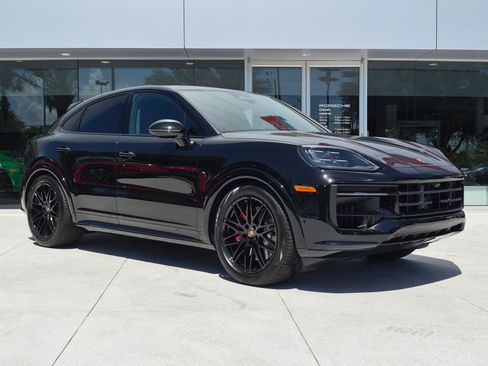 New 2026 Porsche Cayenne GTS AWD/4WD image 8