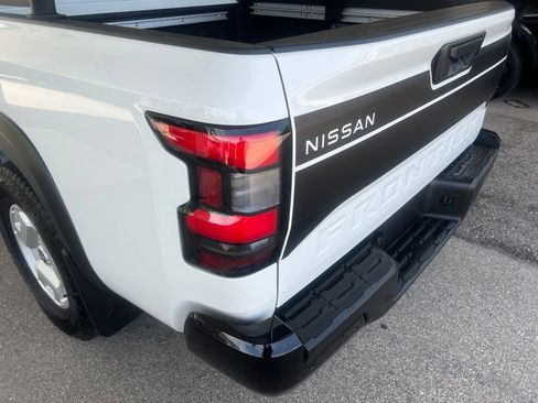 Used 2024 Nissan Frontier SV w/ Hardbody Edition AWD/4WD image 32