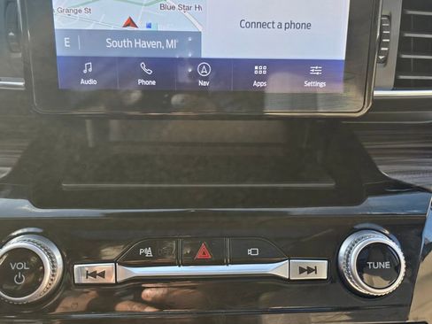 Certified 2022 Ford Explorer Limited w/ Equipment Group 301A AWD/4WD image 21