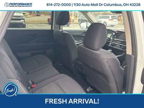 Used 2024 Nissan Pathfinder SV image 15