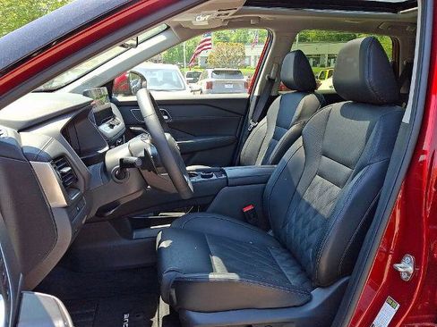 Certified 2025 Nissan Rogue Platinum AWD/4WD image 15