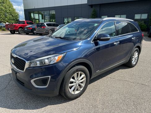 Used 2018 Kia Sorento AWD image 3
