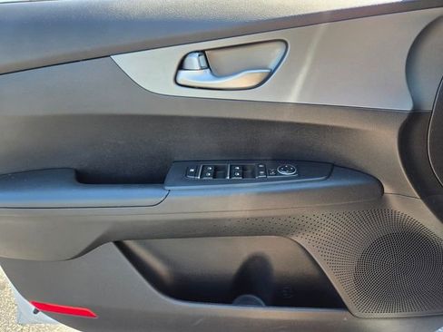 Used 2021 Kia Forte LXS FWD image 30