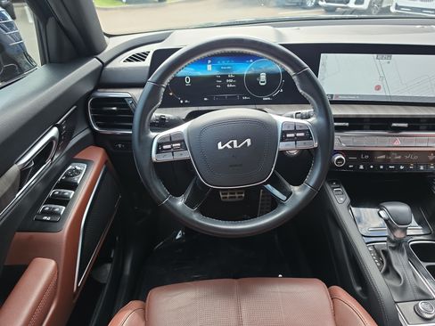 Used 2024 Kia Telluride SX w/ Towing Package FWD image 13