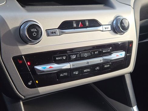 Used 2022 Ford Explorer XLT w/ Equipment Group 202A image 27