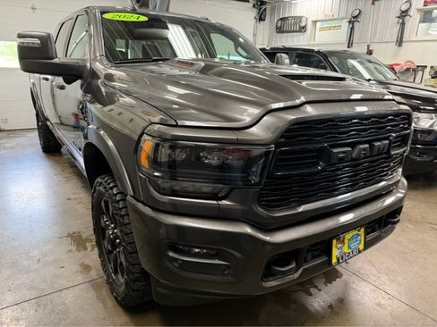 Used 2024 RAM 2500 Limited AWD/4WD image 3