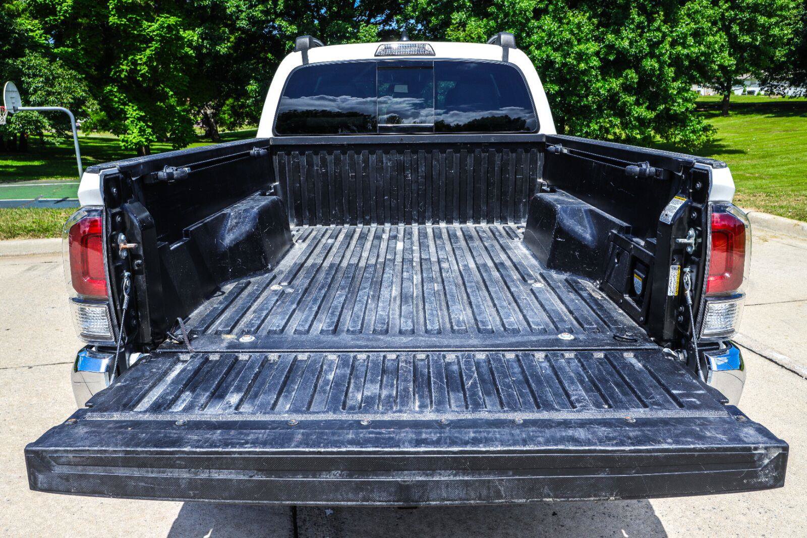 Used 2020 Toyota Tacoma TRD Off-Road AWD/4WD image 22
