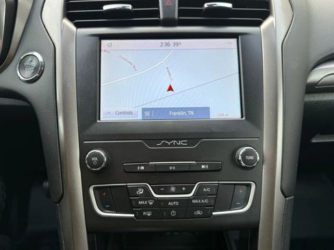 Used 2020 Ford Fusion SE image 24