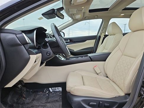 Used 2023 Nissan Maxima Platinum image 13