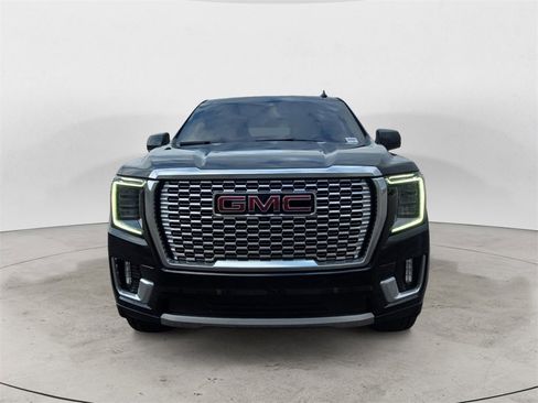 Used 2021 GMC Yukon Denali w/ Denali Premium Package image 8