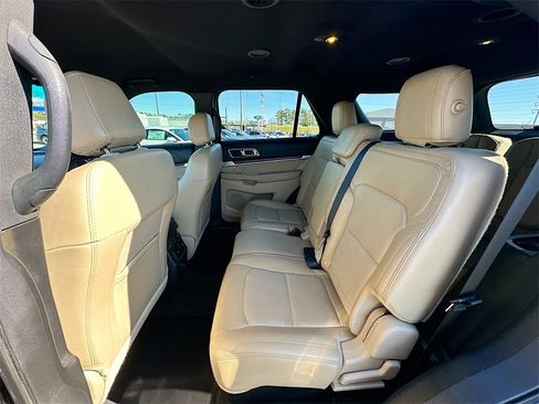 Used 2016 Ford Explorer Limited image 17