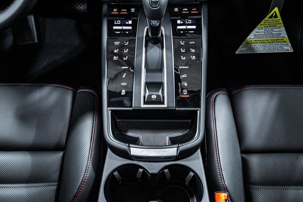 Certified 2025 Porsche Macan S AWD/4WD image 17