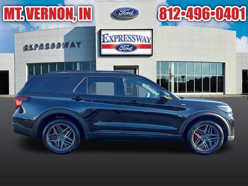 Used 2025 Ford Explorer ST-Line w/ ST-Line Street Pack AWD/4WD image 6
