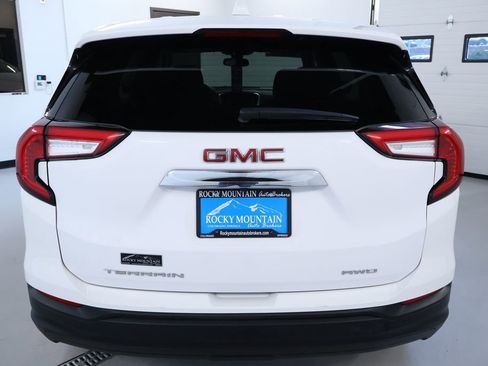 Used 2024 GMC Terrain SLE image 6