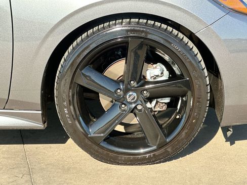 Used 2023 Nissan Sentra SR w/ Midnight Edition Package image 10