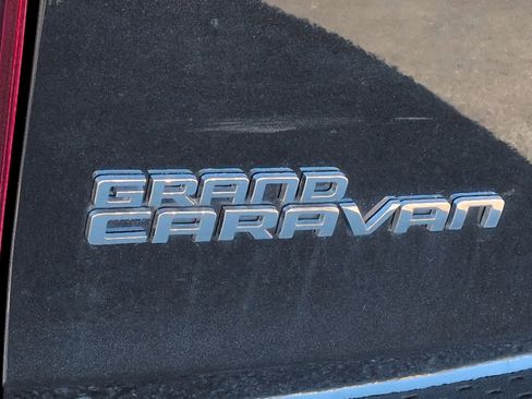 Used 2019 Dodge Grand Caravan SE w/ UConnect Hands-Free Group image 13