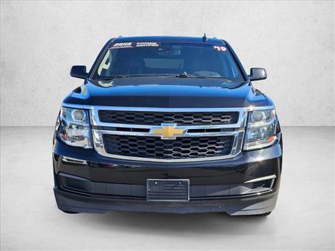 Used 2019 Chevrolet Suburban LT image 2
