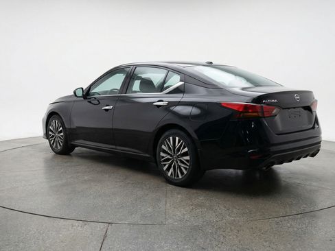 Used 2025 Nissan Altima 2.5 SV FWD image 6