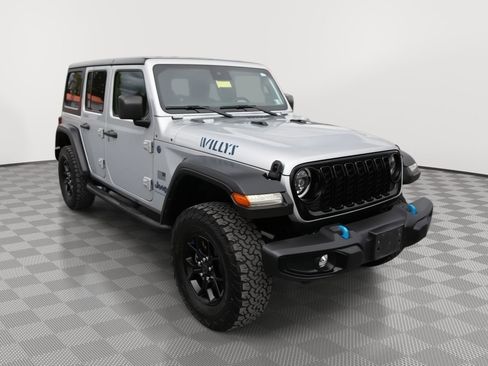 Used 2024 Jeep Wrangler Unlimited AWD/4WD image 3