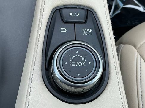 Used 2019 INFINITI QX50 Luxe w/ Navigation Package FWD image 26