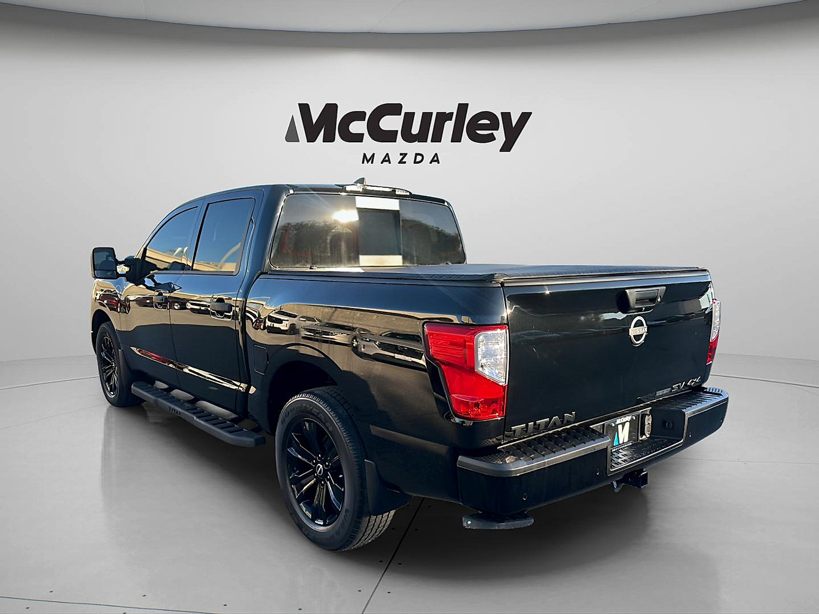 Used 2023 Nissan Titan SV w/ SV Convenience Package AWD/4WD image 5