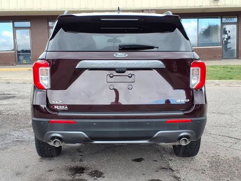 Used 2023 Ford Explorer XLT w/ Equipment Group 202A AWD/4WD image 4