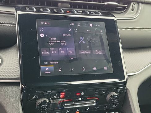 Used 2025 Jeep Grand Cherokee L Altitude image 26