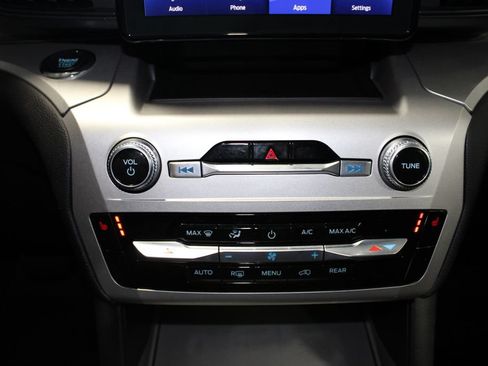Used 2022 Ford Explorer XLT AWD/4WD image 17