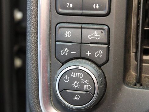 Used 2019 Chevrolet Silverado 1500 LTZ image 17