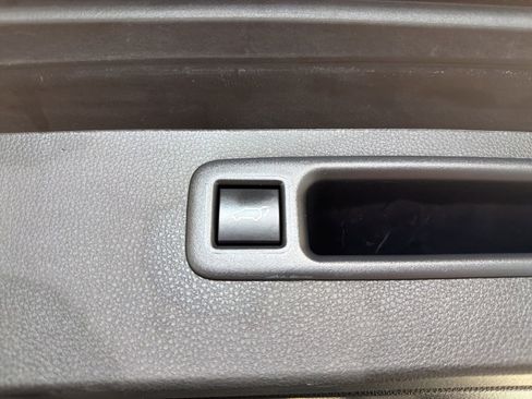Used 2023 Toyota Highlander XLE AWD/4WD image 12
