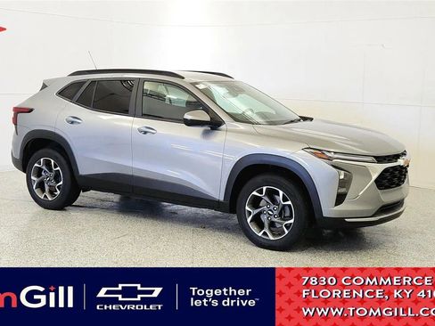 Used 2024 Chevrolet Trax LT w/ Driver Confidence Package FWD image 1
