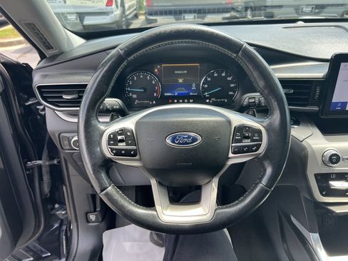 Used 2021 Ford Explorer XLT w/ Equipment Group 202A AWD/4WD image 18