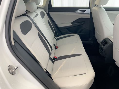 New 2026 Volkswagen Taos SE image 29