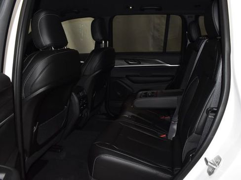 New 2025 Jeep Grand Cherokee Limited image 27