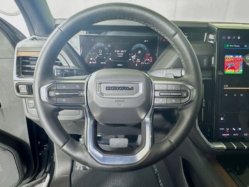 Used 2026 GMC Yukon Denali w/ Sun & Power Step Package AWD/4WD image 15