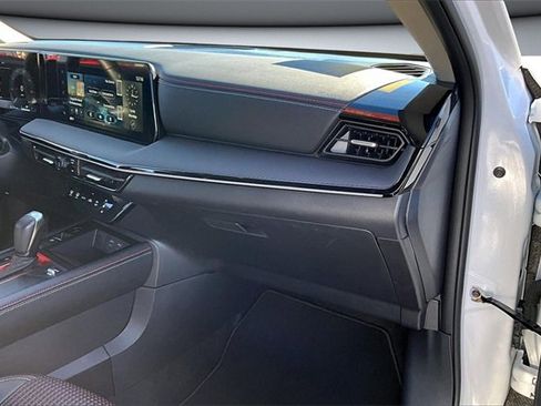 Certified 2025 Nissan Kicks SR image 25