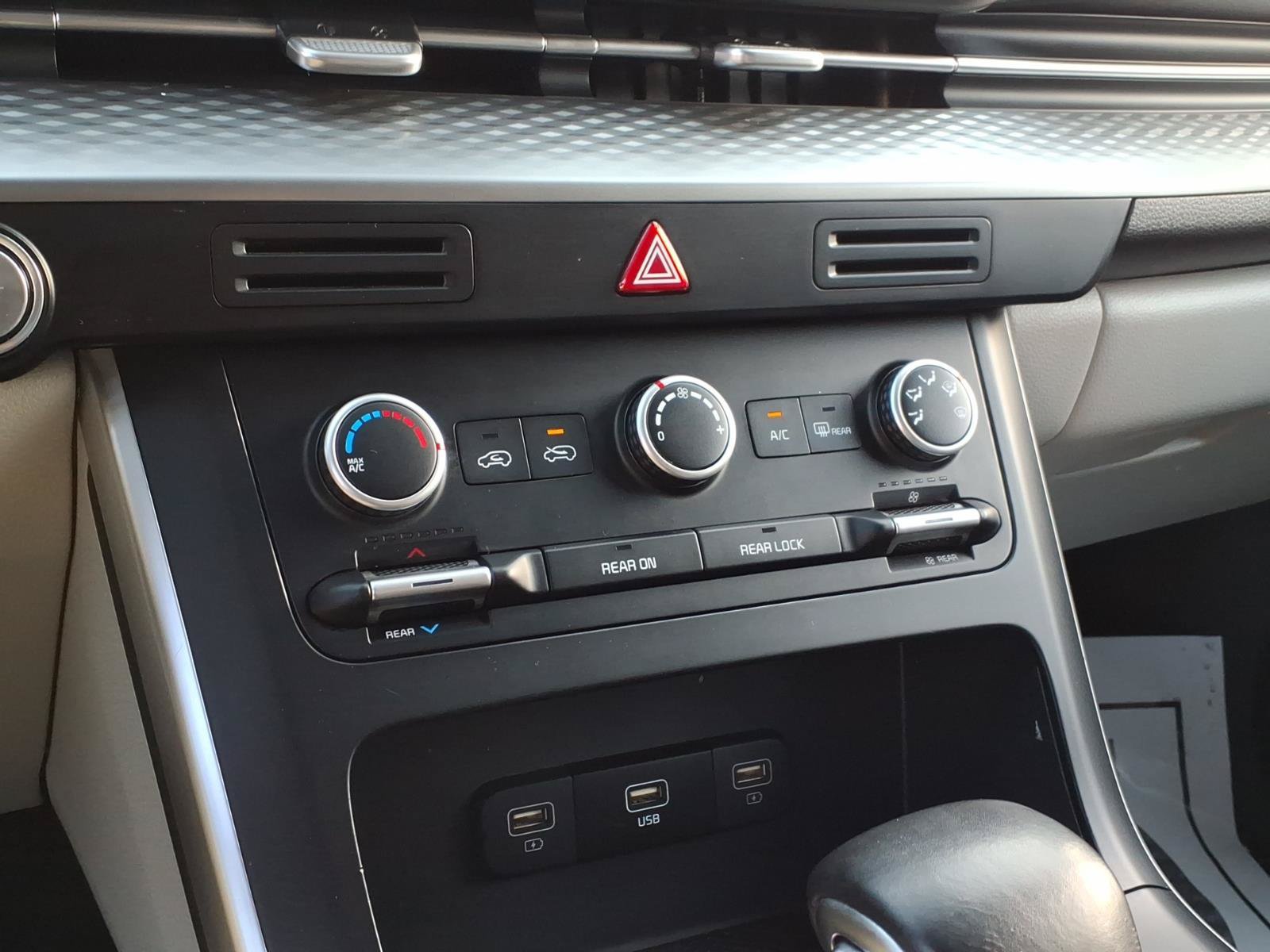 Used 2024 Kia Carnival LX FWD image 18