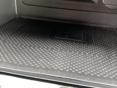 Used 2021 Volkswagen Atlas Cross Sport SEL Premium image 27