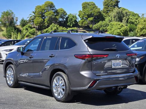 Used 2023 Toyota Highlander Limited image 6