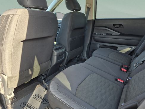 Certified 2025 Nissan Pathfinder S FWD image 18