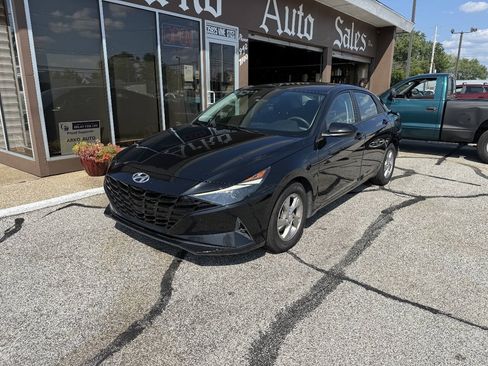 Used 2021 Hyundai Elantra SE FWD image 2