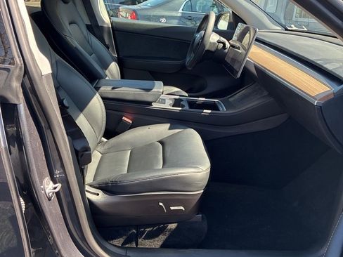 Used 2022 Tesla Model Y Long Range image 6