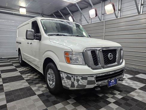 Used 2017 Nissan NV 3500 SL w/ Technology Package RWD image 4