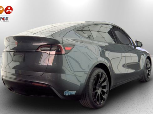 Used 2021 Tesla Model Y Long Range image 2