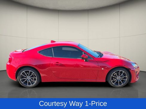Used 2020 Toyota 86 RWD image 11