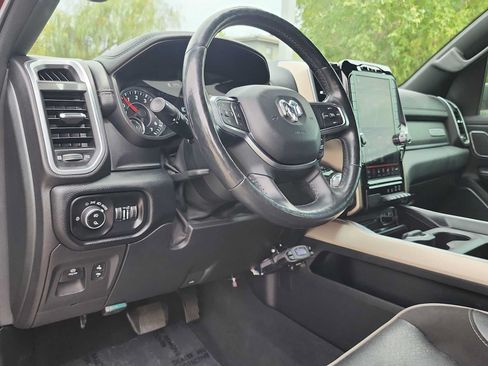 Used 2019 RAM 1500 Laramie AWD/4WD image 10